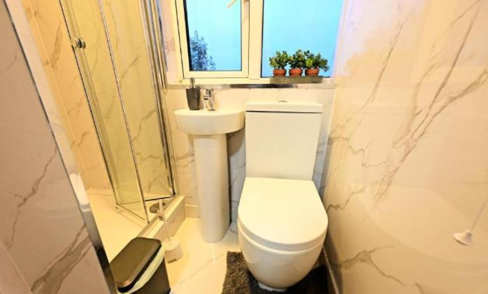 Private Bliss Near Luton Station Apartamento Exterior foto