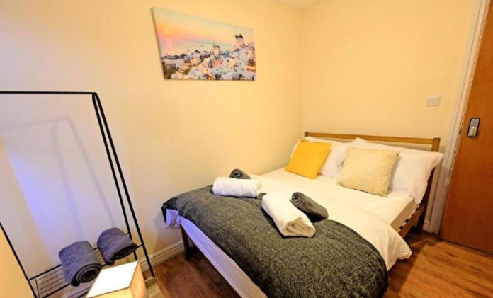 Private Bliss Near Luton Station Apartamento Exterior foto